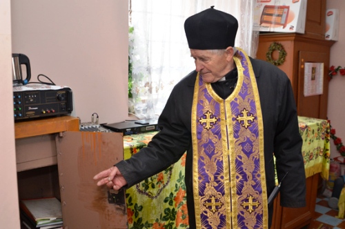 На Тернопільщині затримали двох юнаків, які викрали з церкви 40000грн.(ФОТО,ВІДЕО) На Тернопільщині затримали двох юнаків, які викрали з церкви 40000грн.(ФОТО,ВІДЕО)